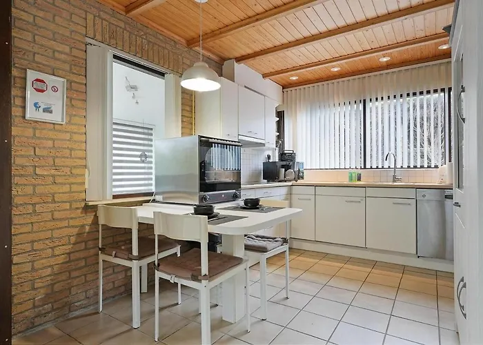 Mosselbank 22, Loopafstand Vp070 * Ouddorp